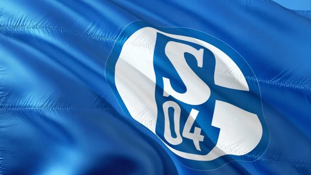 Η Σάλκε τερματίζει τη συνεργασία της με τη Gazprom λόγω της εισβολής στην Ουκρανία