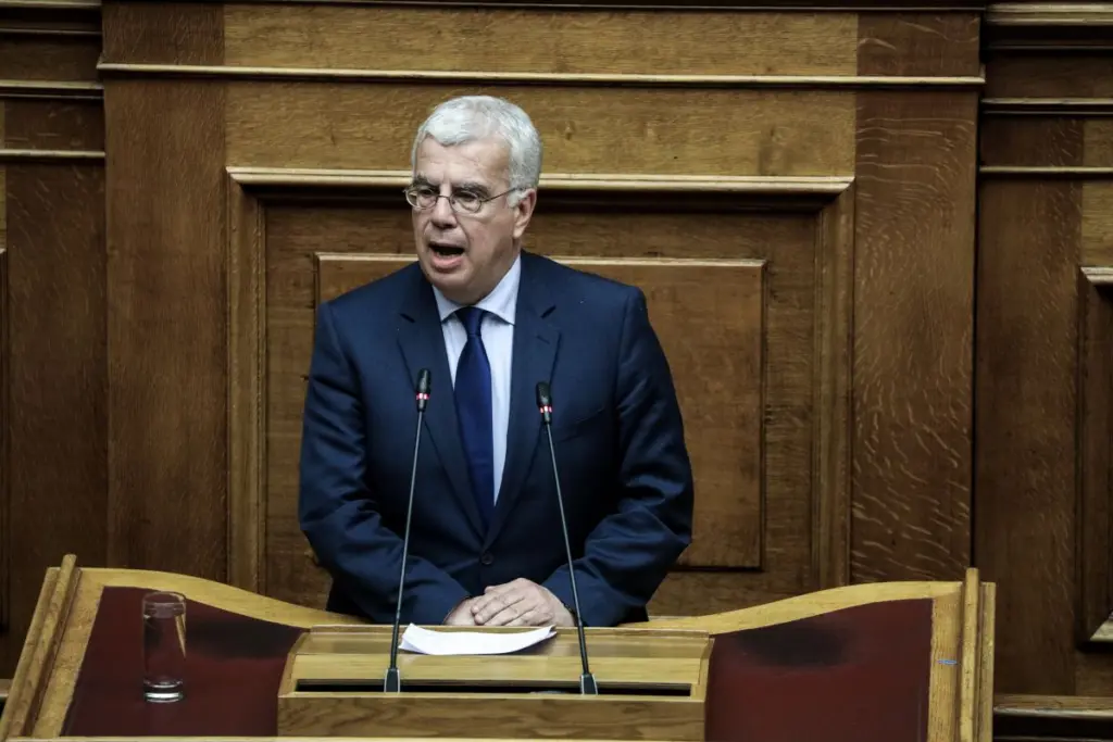 Στράτος Σιμόπουλος: Ο «Πυρήνας Επαναστατικής Βίας» ανέλαβε την ευθύνη για την επίθεση με γκαζάκια στο σπίτι του