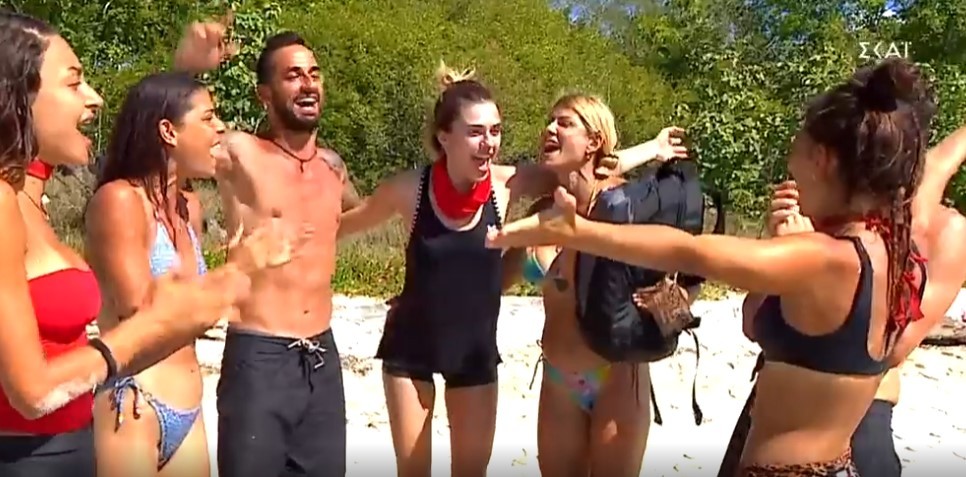 Η θερμή υποδοχή των Διάσημων στην Ταραμπάνκο και η δυσαρέσκεια της Ναυσικάς – Συγκινήθηκε η Κάτια στην επιστροφή της (vids)