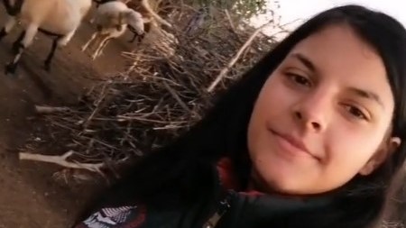 Η κτηνοτρόφος από την Κρήτη που έχει “ρίξει” το Tik Tok (vids)