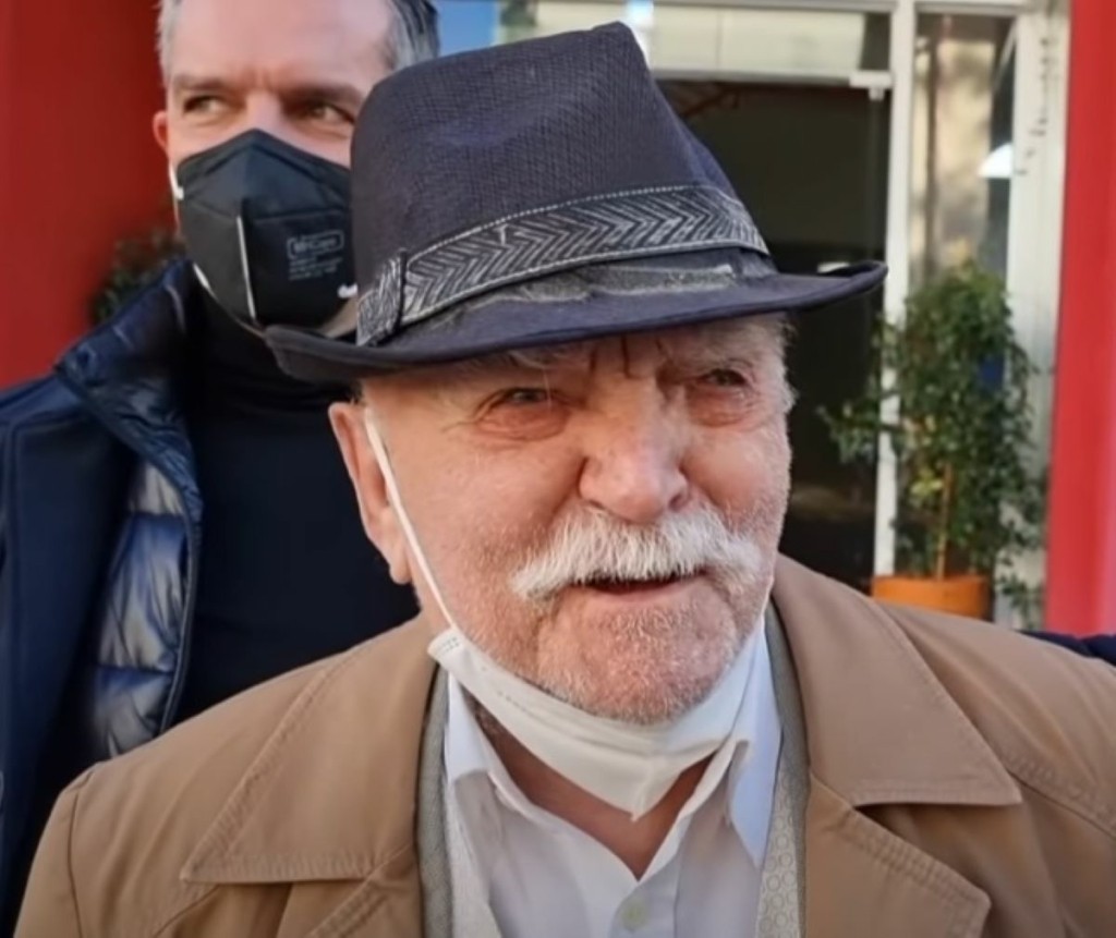Πέθανε στα 101 του χρόνια ο γηραιότερος ψηφοφόρος του ΠΑΣΟΚ – Το σύνθημα στην τελευταία του εμφάνιση (vid)