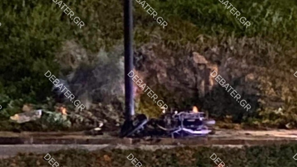 Τροχαίο με μηχανάκι στη Λεωφόρο Βουλιαγμένης – “Λαμπάδιασε” αμέσως το μηχανάκι (vid)