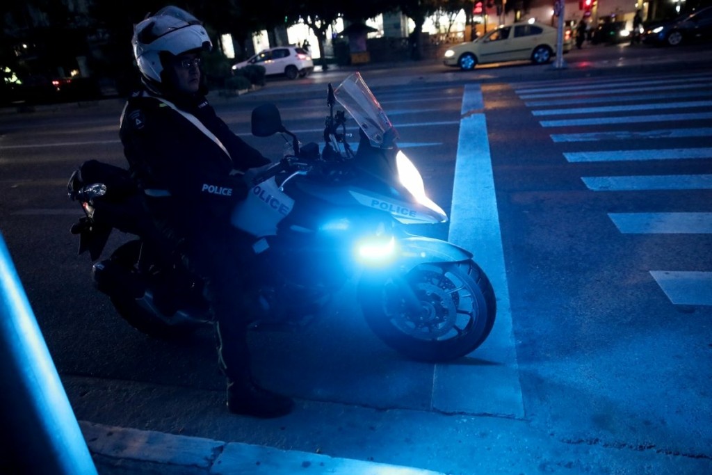 Μηχανή παρέσυρε και τραυμάτισε τροχονόμο στο Κερατσίνι – Ποια η κατάσταση της υγείας του