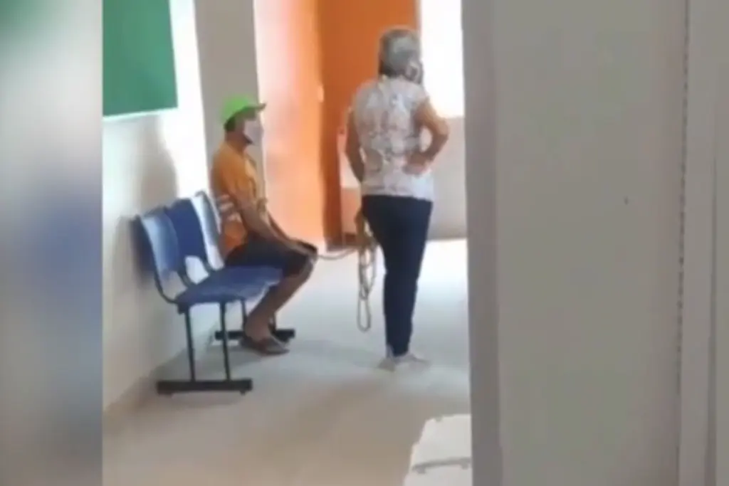 Έδεσε τον άνδρα της με σχοινί και τον πήγε να εμβολιαστεί – Φοβόταν μην “λακίσει” την τελευταία στιγμή (vid)