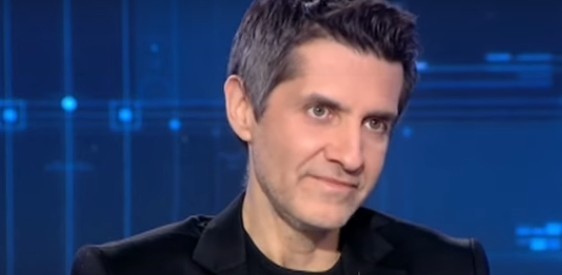 Ο Φοίβος για το “διαζύγιο” με τη Δέσποινα Βανδή, τα “μακαρόνια με κιμά” και τις σχέσεις με τον αυστηρό πατέρα του (vid)