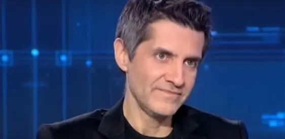 Ο Φοίβος για το “διαζύγιο” με τη Δέσποινα Βανδή, τα “μακαρόνια με κιμά” και τις σχέσεις με τον αυστηρό πατέρα του (vid)