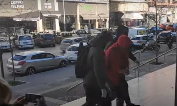Στο Αυτόφωρο οι δύο συλληφθέντες για τα ευρήματα σε συνδέσμους οπαδών της Θεσσαλονίκη (vid)