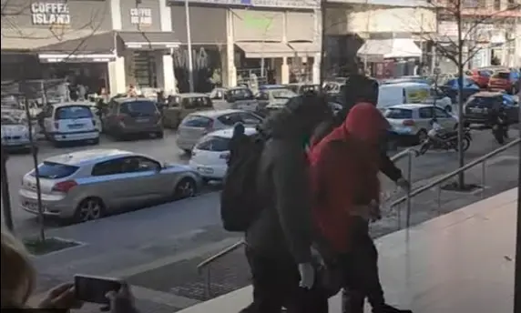 Ελεύθεροι αφέθηκαν οι υπεύθυνοι των δύο συνδέσμων στη Θεσσαλονίκη με τα πολεμοφόδια (vid)