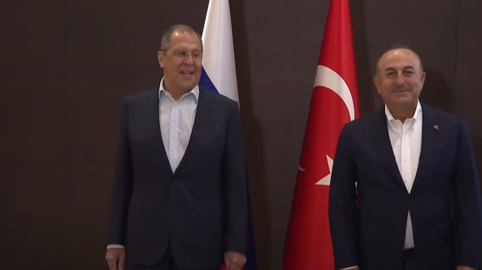 Τσαβούσογλου σε Λαβρόφ – “Σταματήστε τη στρατιωτική επιχείρηση στην Ουκρανία”