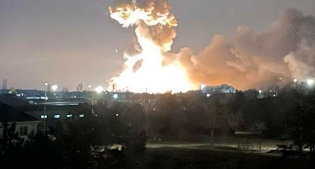 Σφίγγει ο κλοιός γύρω από το Κίεβο – Σκληρές μάχες γύρω από την πρωτεύουσα – Συναγερμός για επίθεση από στεριά και θάλασσα (vids)