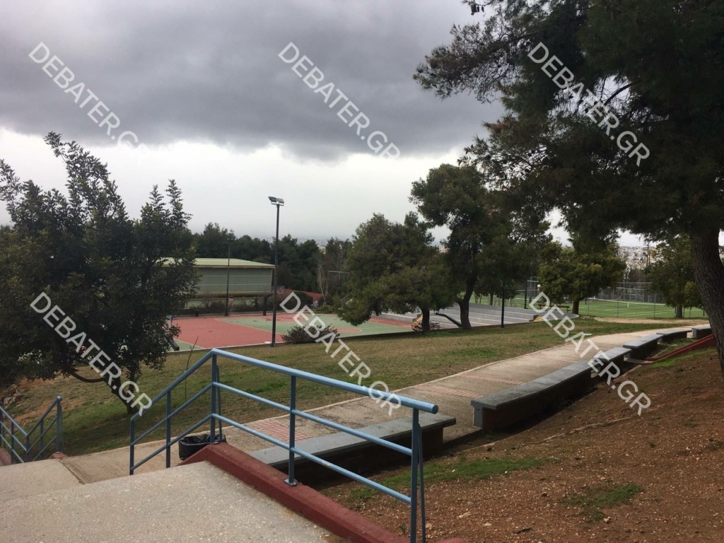 Τους ρώτησαν τι ομάδα είναι και τους πέταξαν πυρσό – Τρόμος για 20χρονους στο Άλσος Βεΐκου