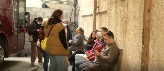 Tο πρώτο λεωφορείο ξεκινά για την Ουκρανία από το κέντρο της Αθήνας (vid)