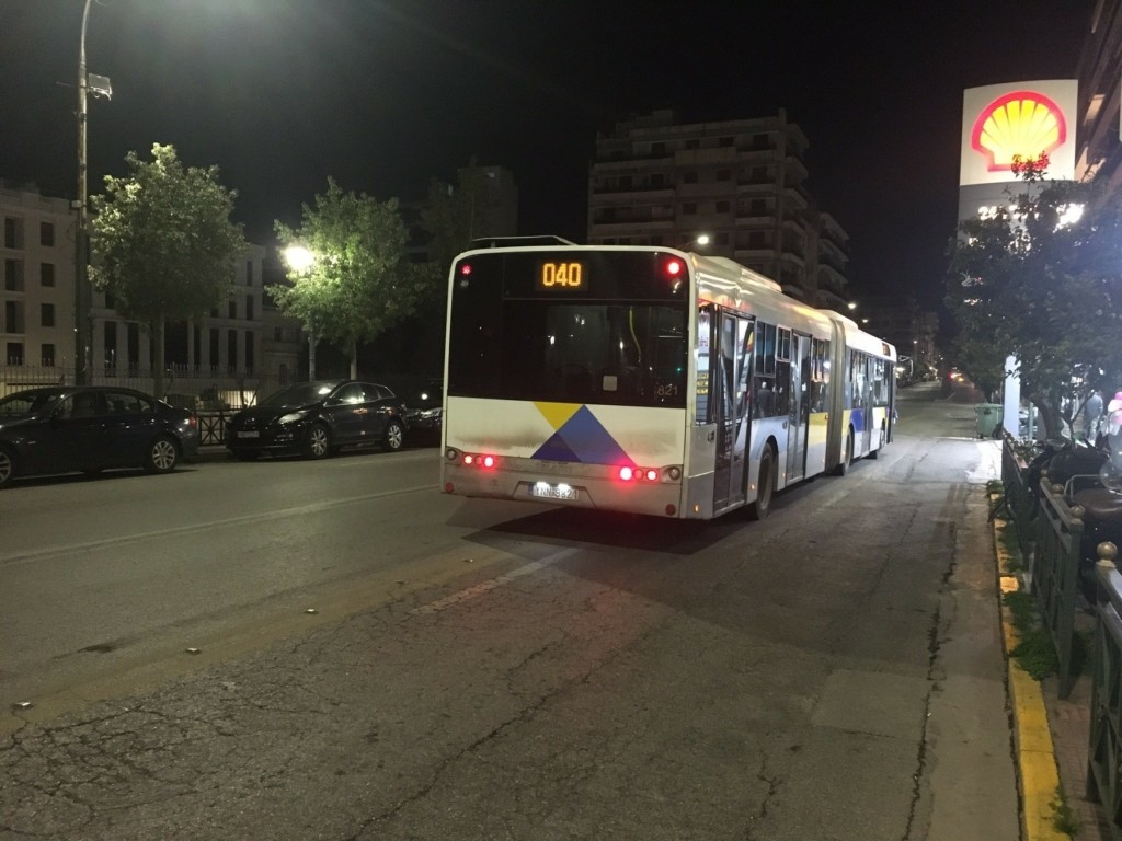 Νύχτα ταλαιπωρίας για δεκάδες επιβάτες – Λεωφορείο ακινητοποιήθηκε λόγω τεχνικού προβλήματος (pic&vid)