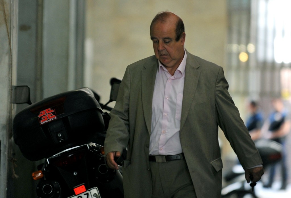 Ο Παύλος Χαϊκάλης αποχαιρέτησε τον αδελφό του – Θλίψη στην κηδεία (pics)