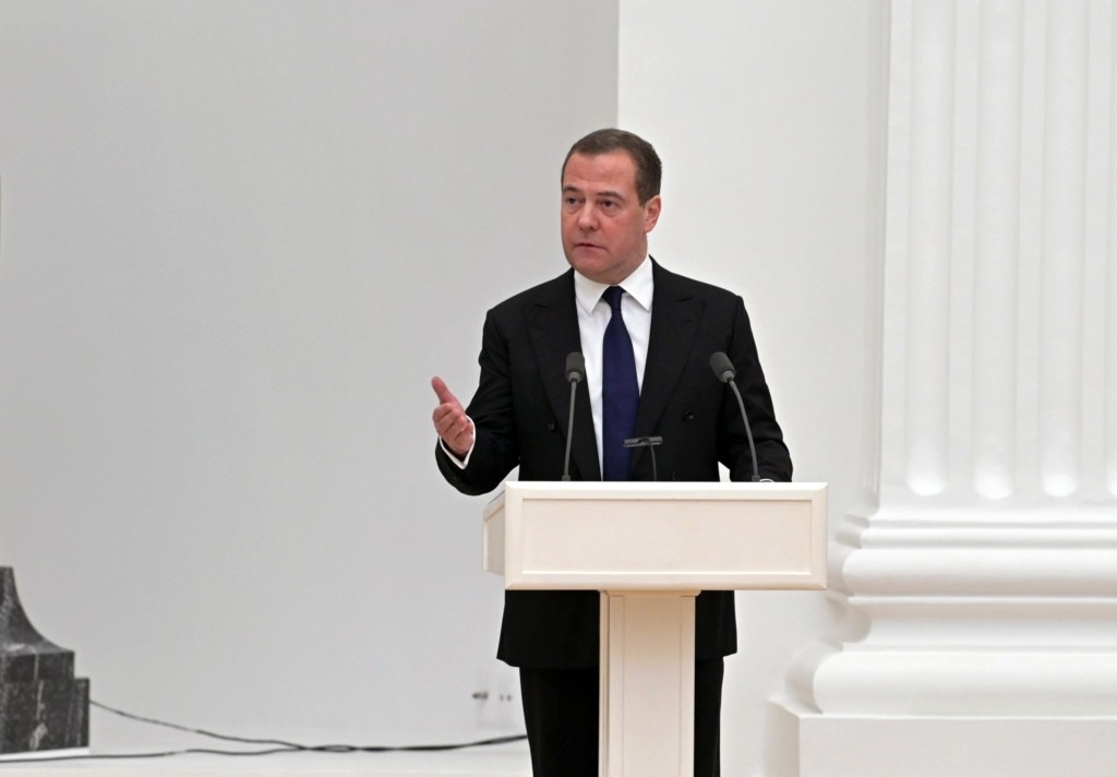 Ο Μεντβέντεφ για τους πυραύλους της Ρωσίας – “Η Μόσχα έχει αρκετά όπλα για να πολεμήσει στην Ουκρανία”