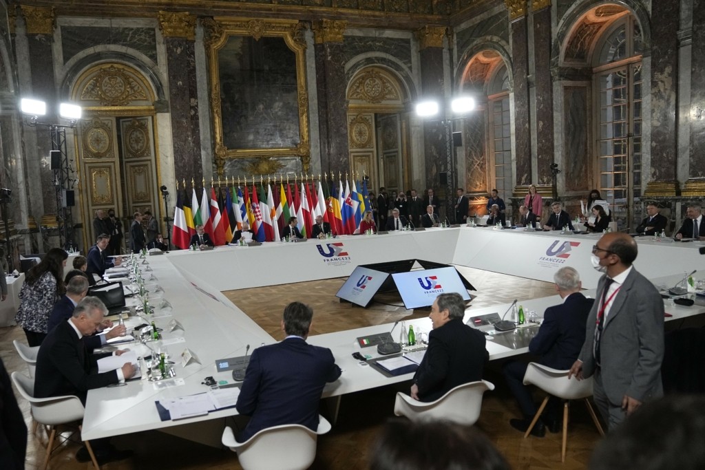 Διχασμένοι οι Ευρωπαίοι ηγέτες για ευρωομόλογο και εμπάργκο στη ρωσική ενέργεια