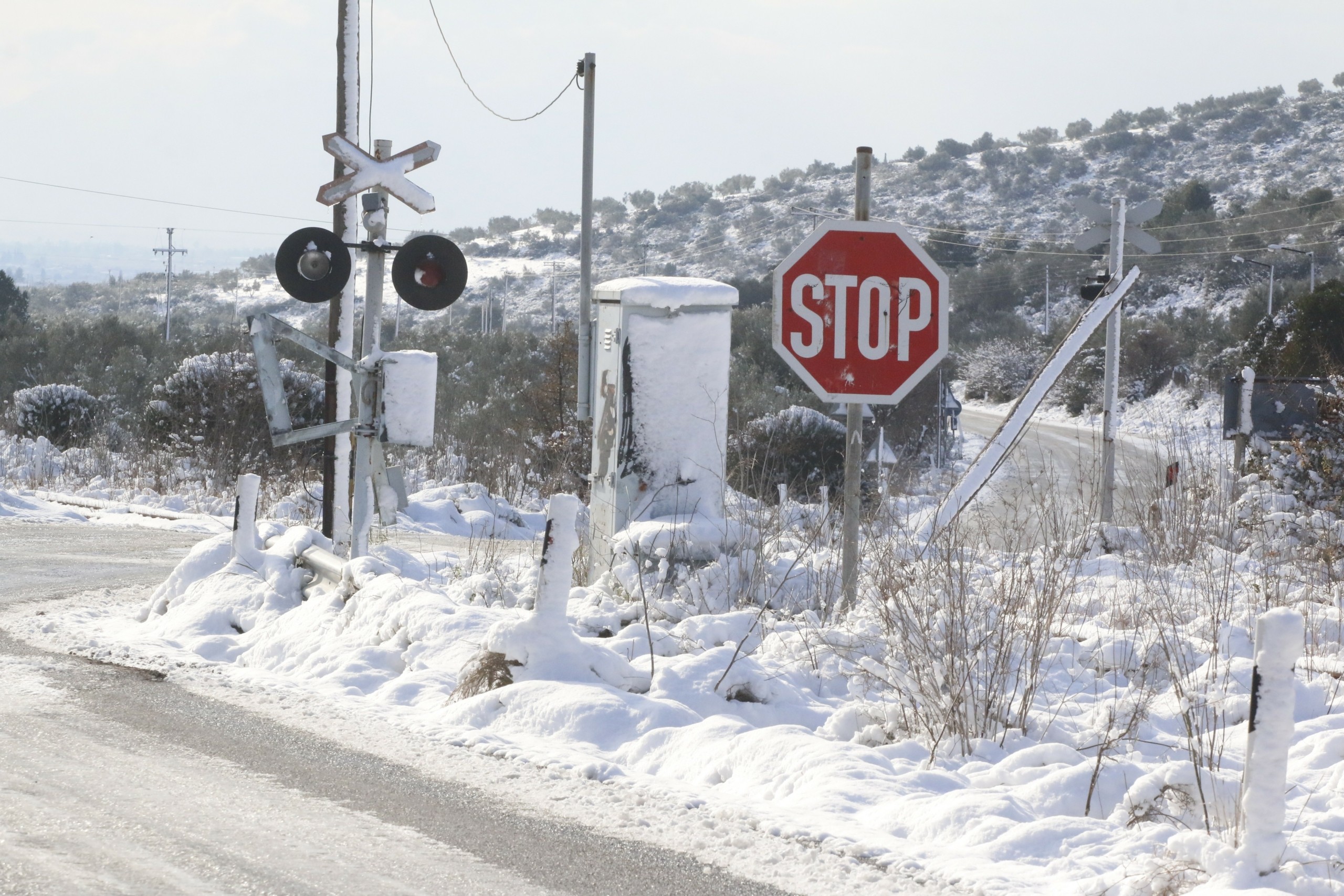 Σε κλοιό χιονιά η Αττική – Πού υπάρχει απαγόρευση κυκλοφορίας