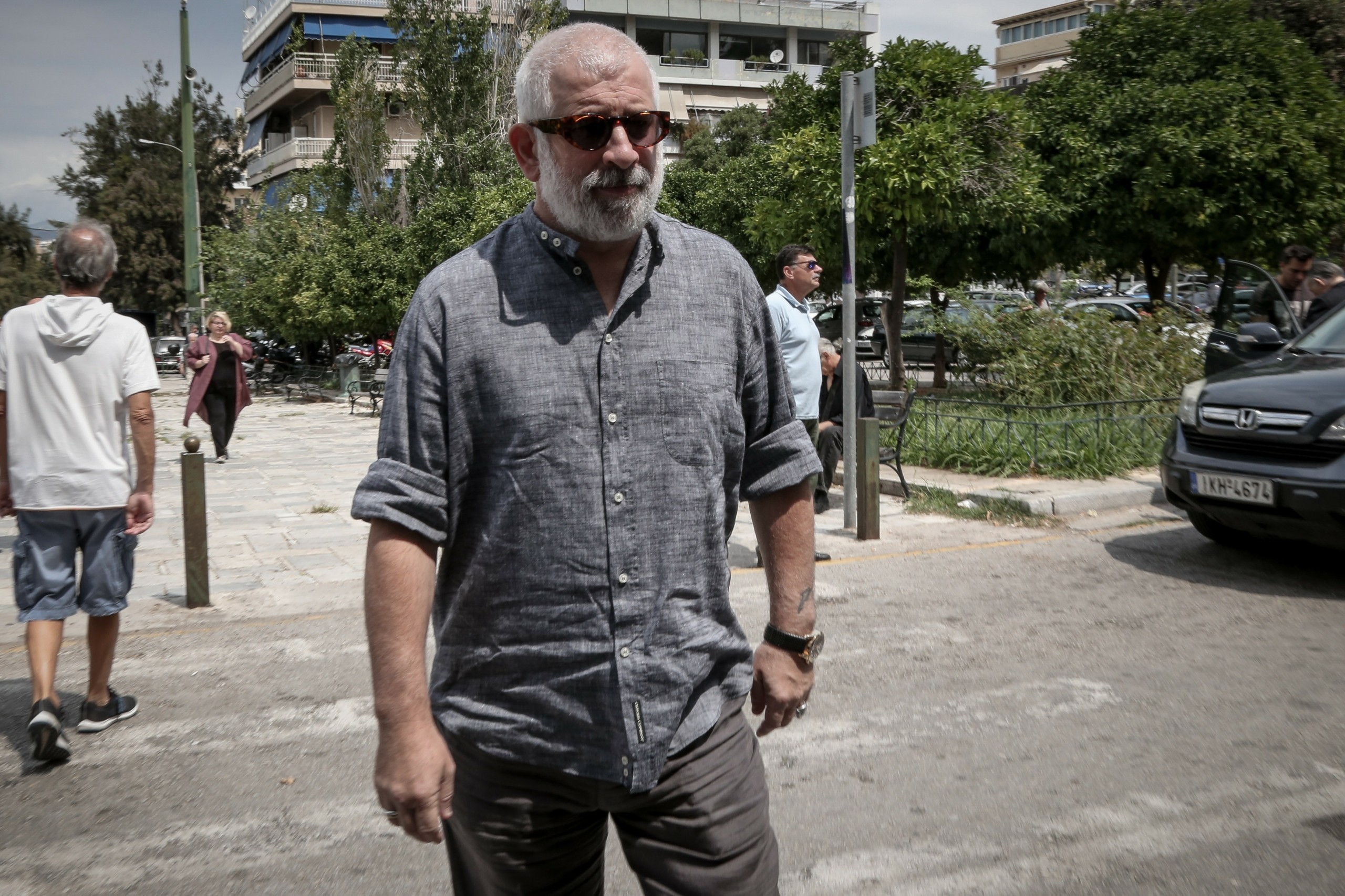 Δεν θα παραστεί στην αυριανή δίκη ο Πέτρος Φιλιππίδης – “Θα τον παρακαλέσω να έρθει ακόμα και με καροτσάκι” (vid)