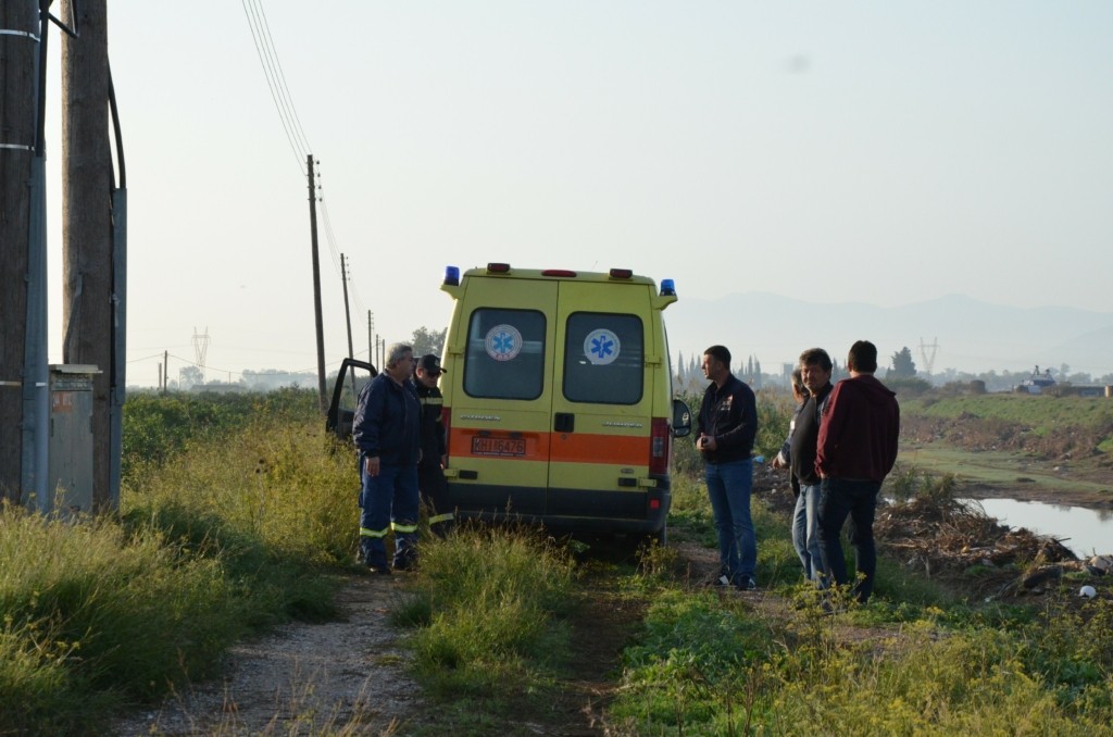 Λάρισα: Αυτοκίνητο χωρίς οδηγό έπεσε σε τοίχο αυλής σπιτιού