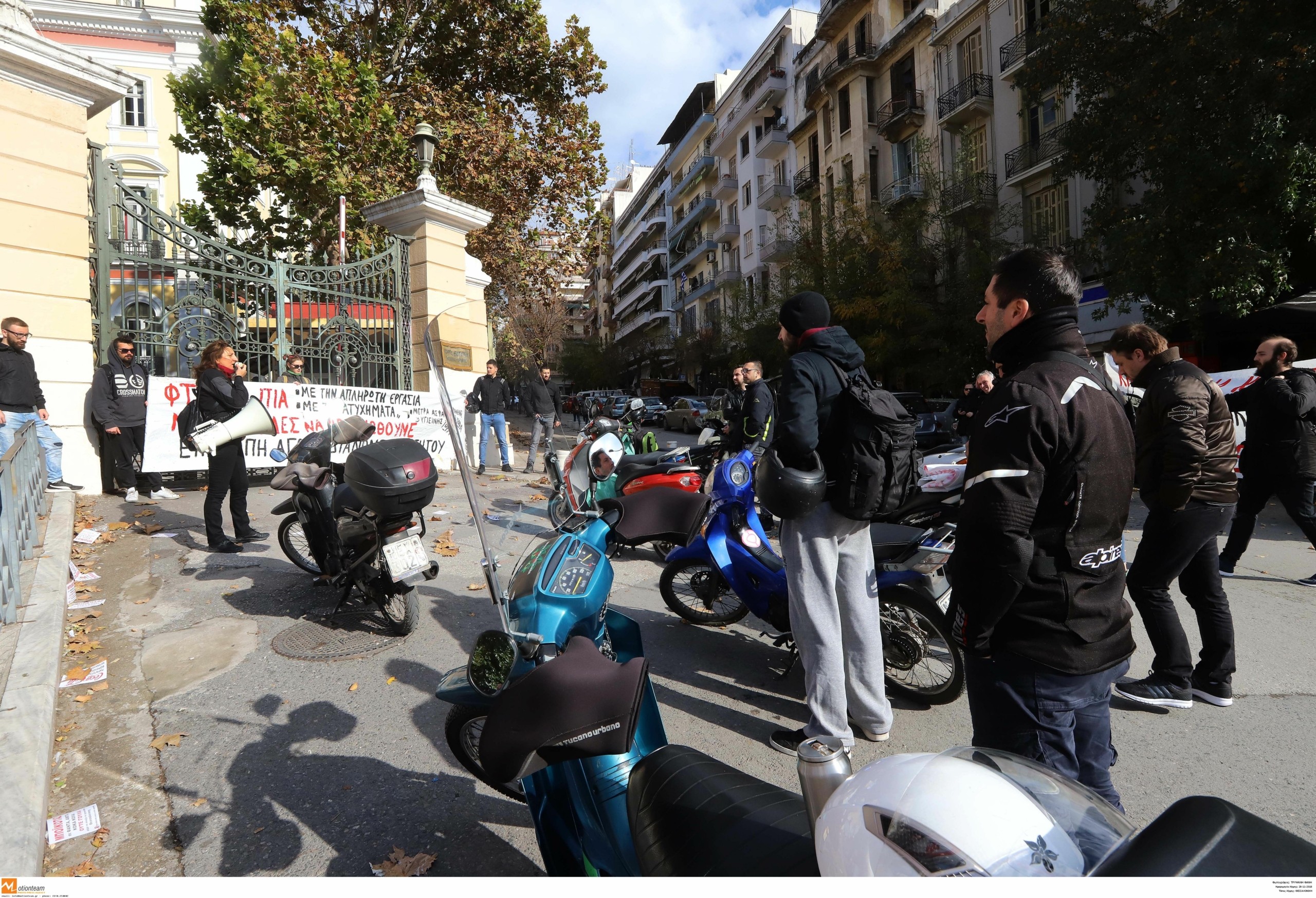 Μηχανάκι, κράνος και εξοπλισμό θα παρέχουν υποχρεωτικά οι ψηφιακές πλατφόρμες εστίασης στους διανομείς