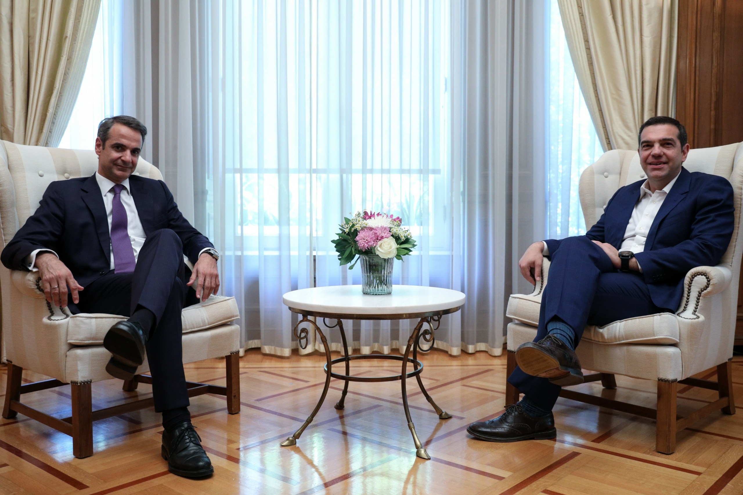 Περαστικά Τσίπρα σε Μητσοτάκη για τον κορονοϊό – “Εύχομαι να το περάσει γρήγορα”