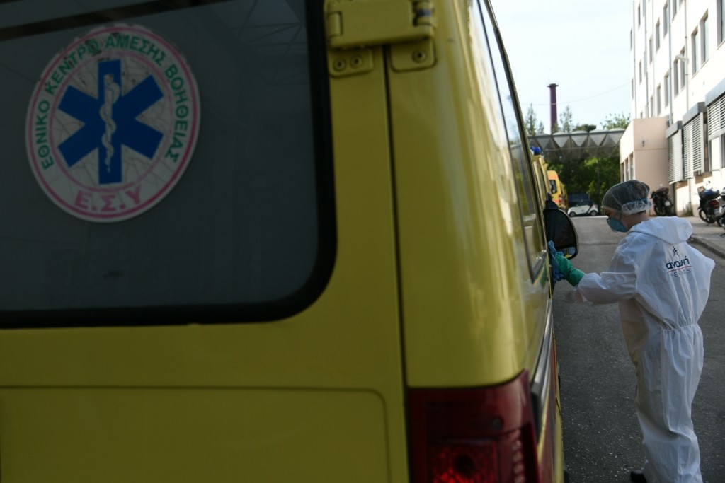 Μυστήριο με τη 46χρονη που πέθανε από τροφική δηλητηρίαση – Διασωληνωμένη με κορονοϊό η μητέρα της