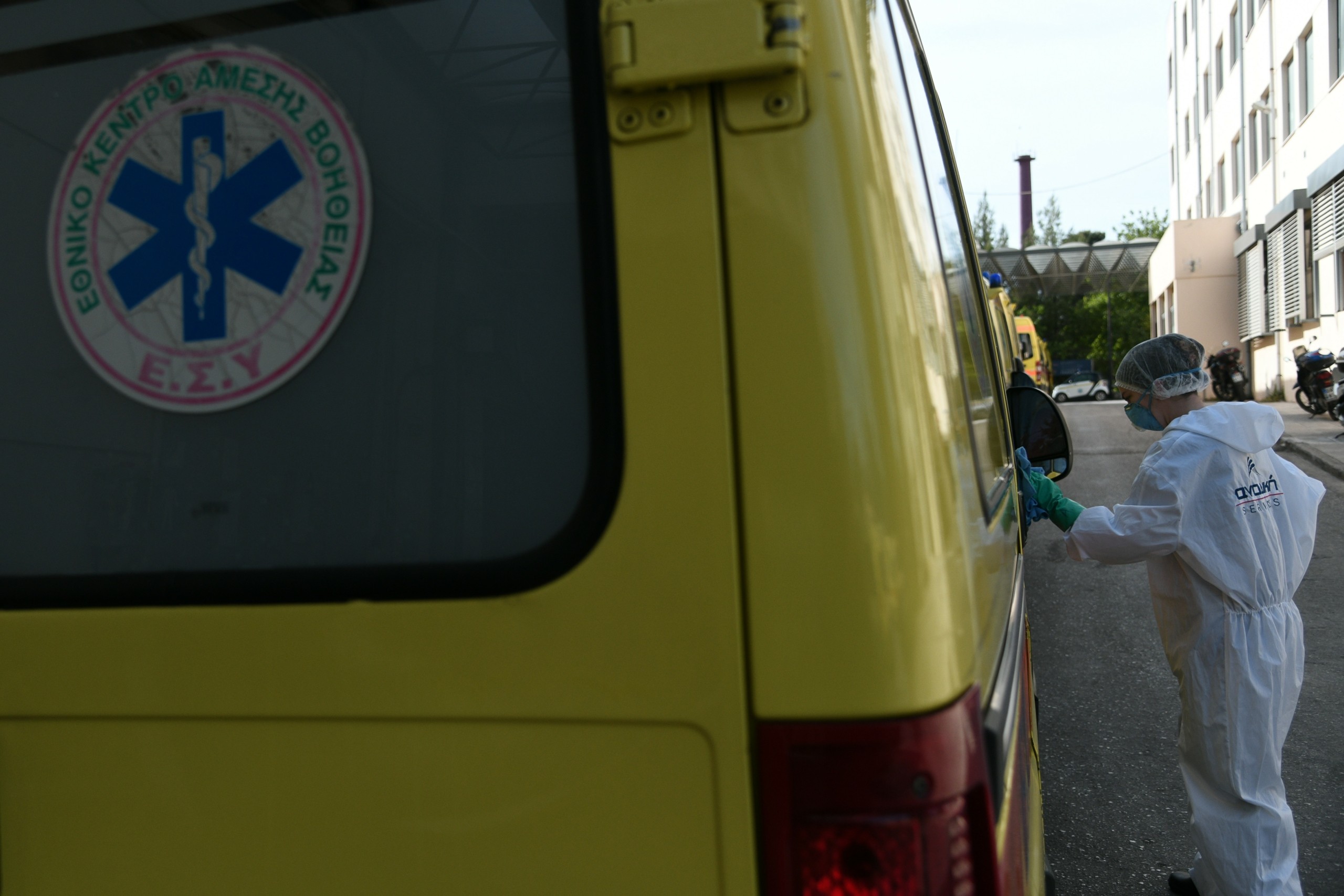 Μυστήριο με τη 46χρονη που πέθανε από τροφική δηλητηρίαση – Διασωληνωμένη με κορονοϊό η μητέρα της