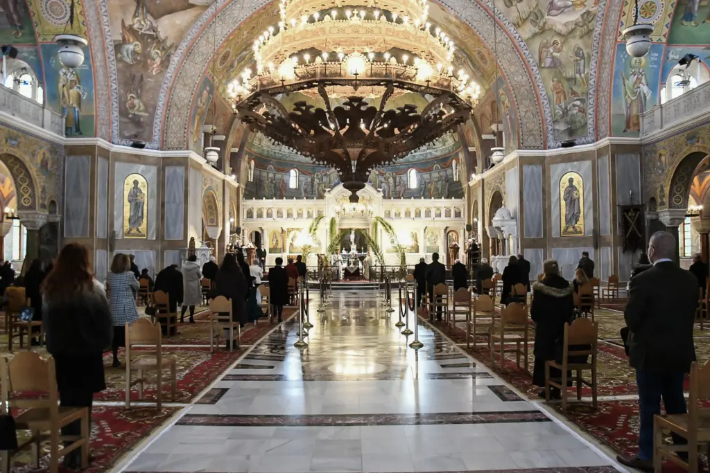 Λαμία: Εισέβαλε στο Ιερό εκκλησίας βρίζοντας γιατί τον ξύπνησαν οι καμπάνες