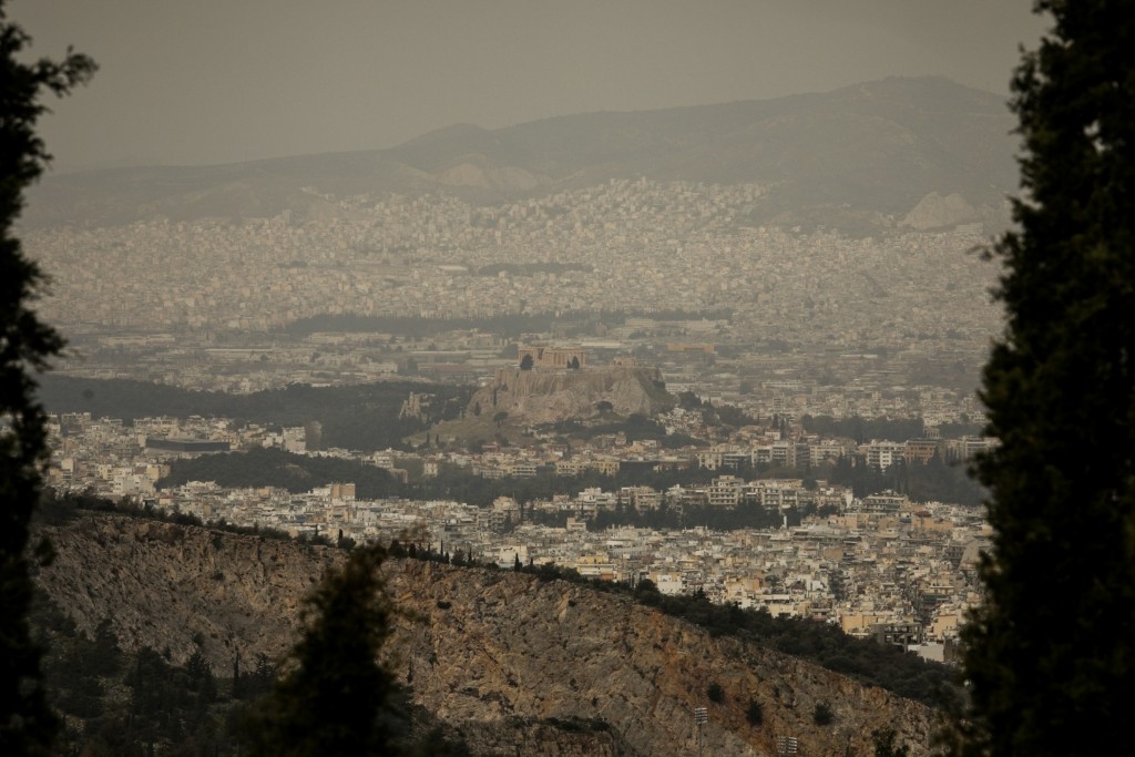 Συννεφιά και αφρικανική σκόνη την Κυριακή – Ανεβαίνει η θερμοκρασία