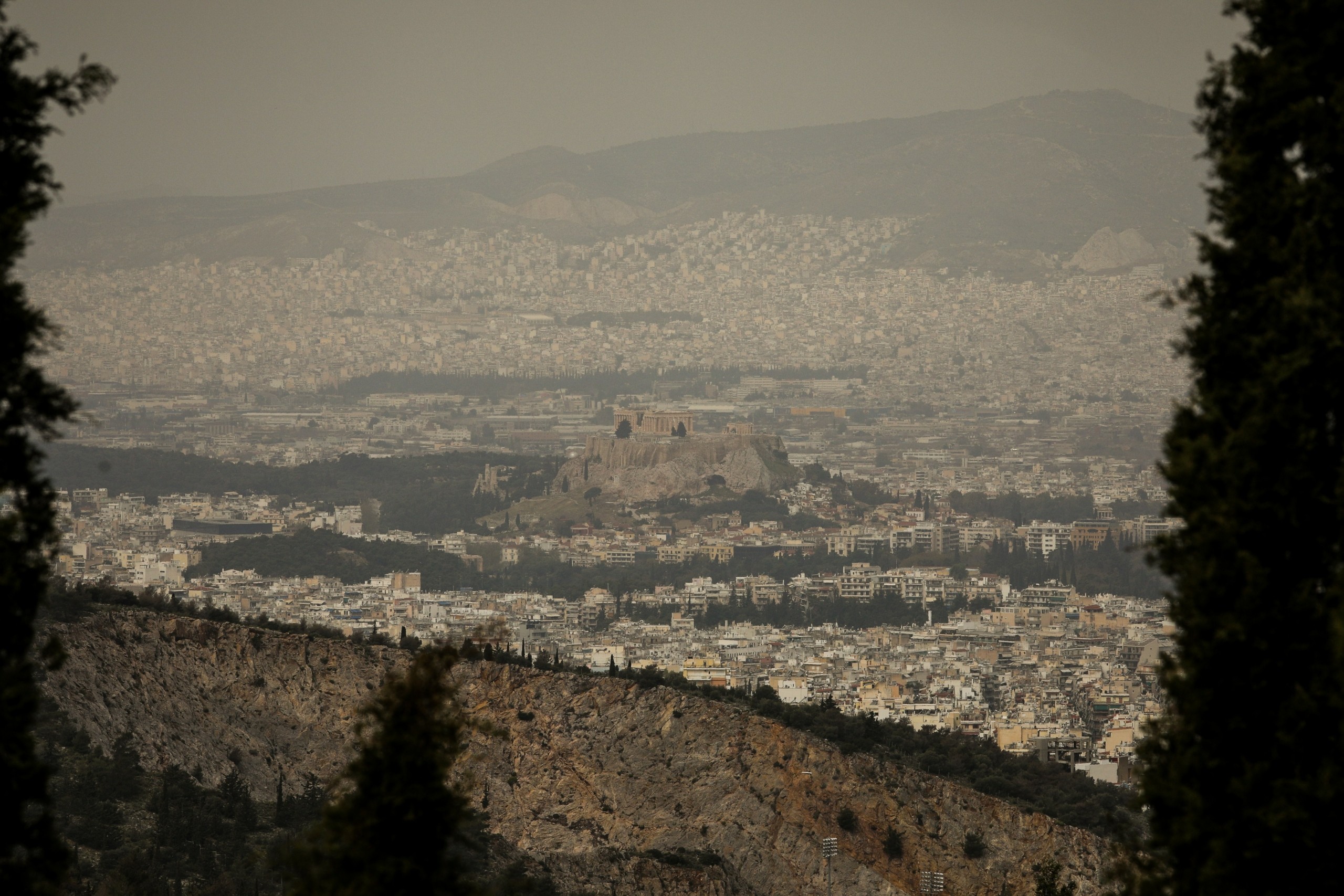 Συννεφιά και αφρικανική σκόνη την Κυριακή – Ανεβαίνει η θερμοκρασία