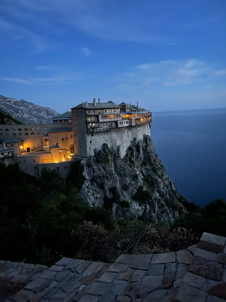 Το Άγιο Όρος αποτυπωμένο σε πολυβραβευμένη ταινία – Η ελληνική πρεμιέρα στις 14 Απριλίου (vid)