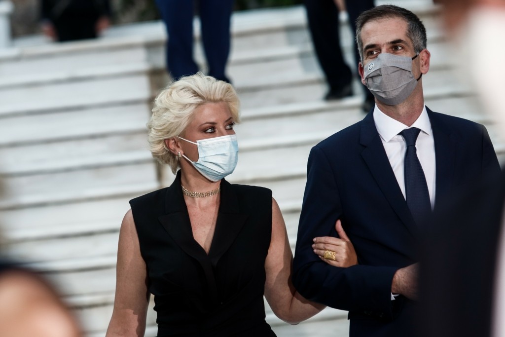 Ο γιος της Σίας Κοσιώνη και του Κώστα Μπακογιάννη ντύθηκε… τσολιαδάκι (pic)