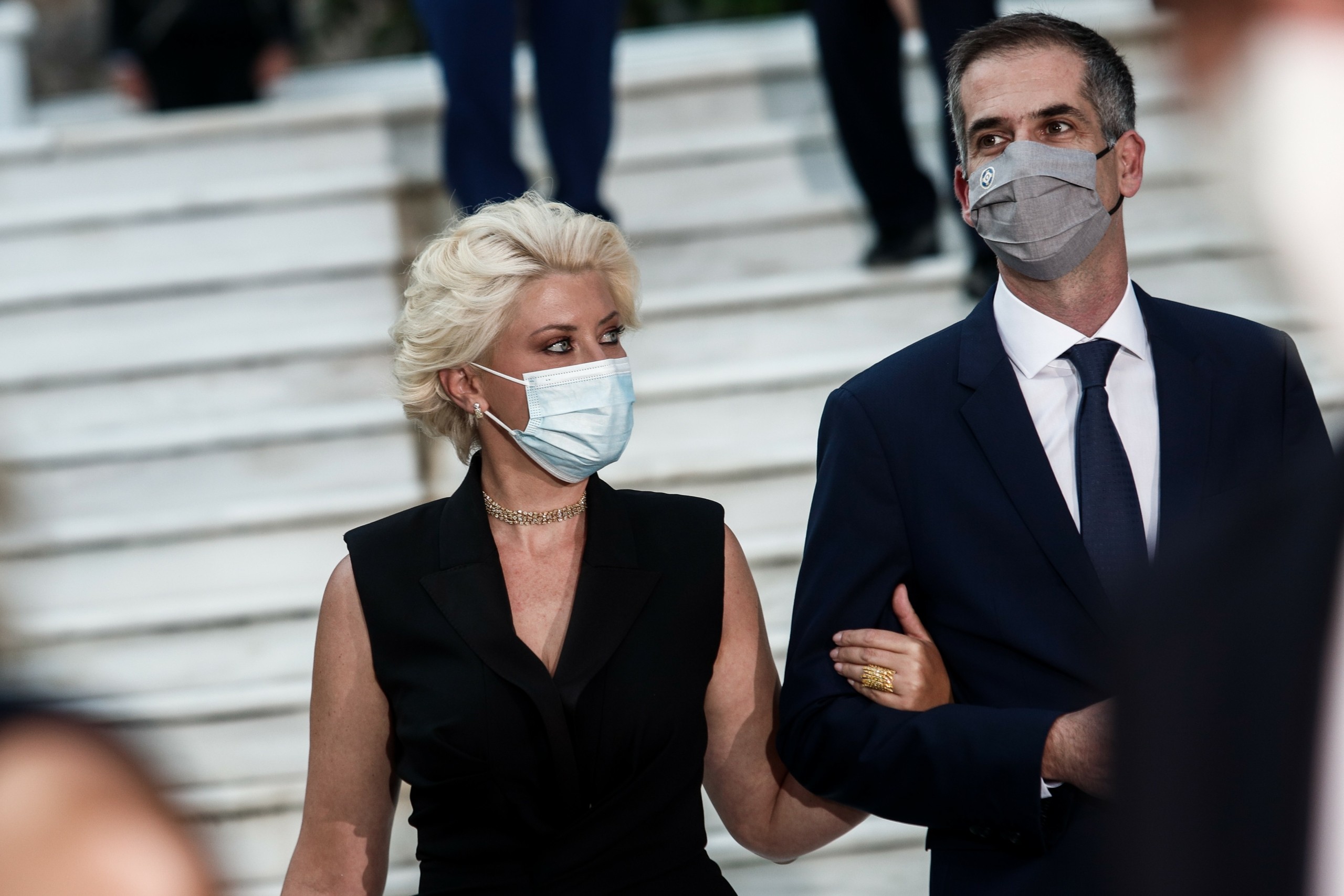 Ο γιος της Σίας Κοσιώνη και του Κώστα Μπακογιάννη ντύθηκε… τσολιαδάκι (pic)