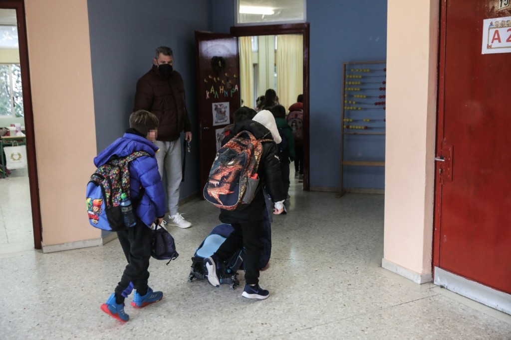 Προς ένα τεστ την εβδομάδα στα σχολεία – Σήμερα οι αποφάσεις της Επιτροπής