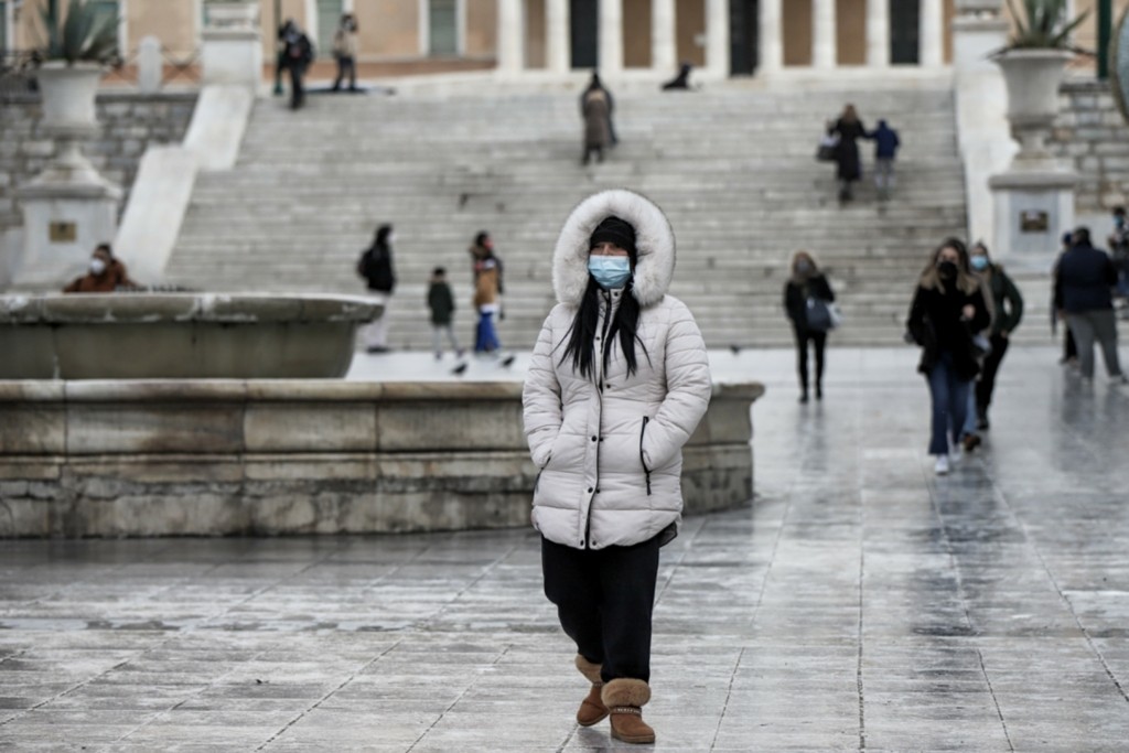 Βροχές, χιονόνερο, λίγα χιόνια και τσουχτερό κρύο τη Δευτέρα