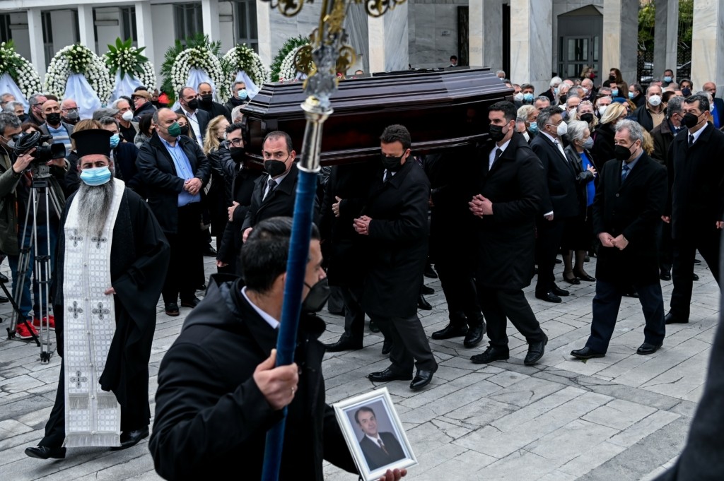 Συγκίνηση στο τελευταίο αντίο στον Δημήτρη Τσοβόλα (pics)