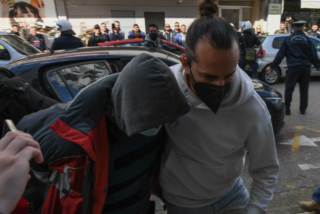 “Δε θυμάμαι τίποτα”, λέει ο καθ’ομολογίαν δολοφόνος για το τετραπλό φονικό στην Ανδραβίδα  (vid)