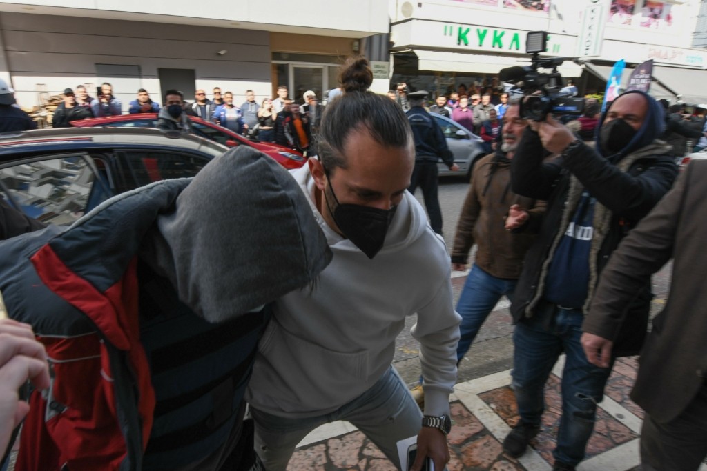 Ο 12χρονος που είδε τον θάνατο με τα μάτια του στην Ανδραβίδα μιλά για το φρικτό έγκλημα – “Είδα τα αίματα, έπιασα…”
