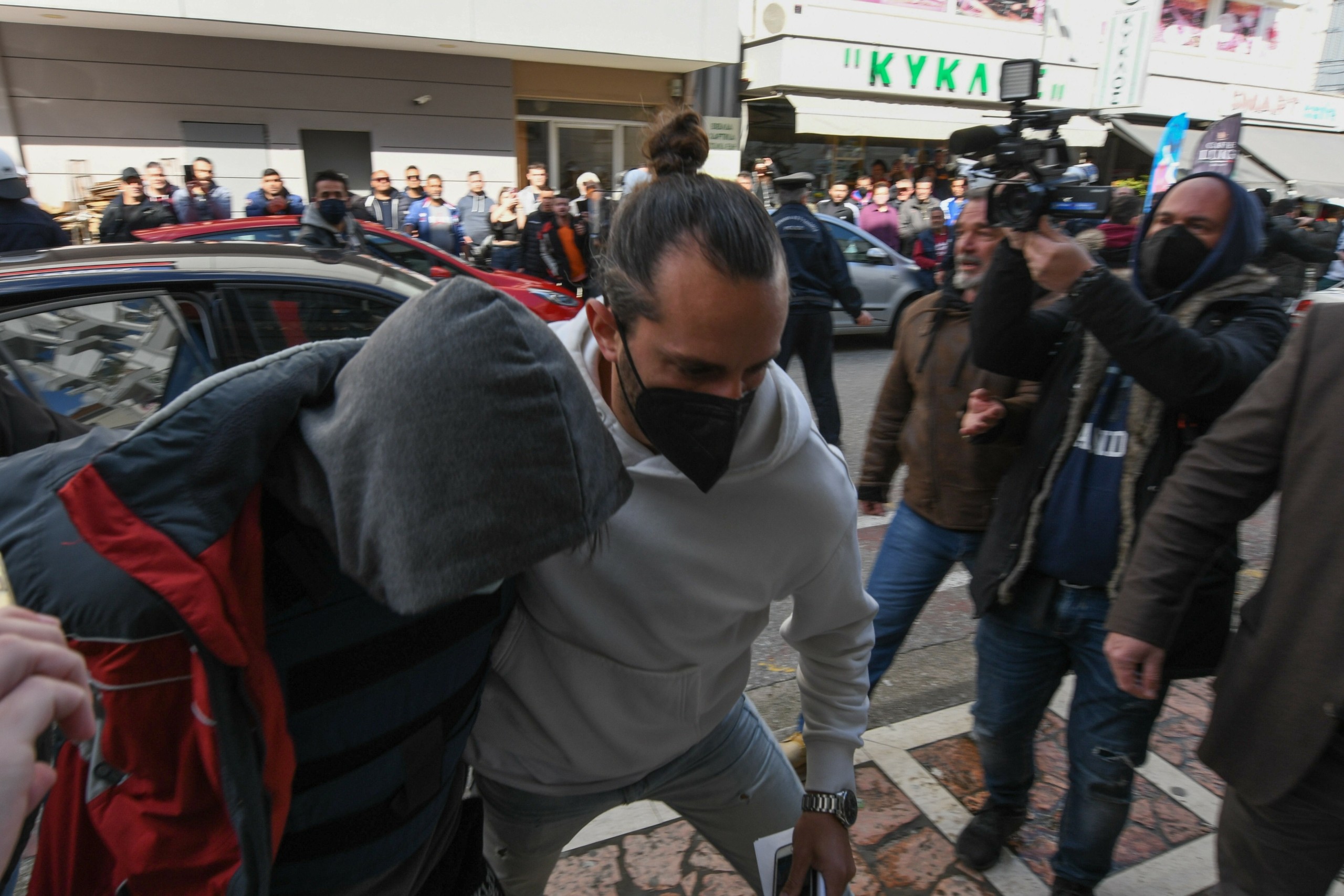 Ο 12χρονος που είδε τον θάνατο με τα μάτια του στην Ανδραβίδα μιλά για το φρικτό έγκλημα – “Είδα τα αίματα, έπιασα…”
