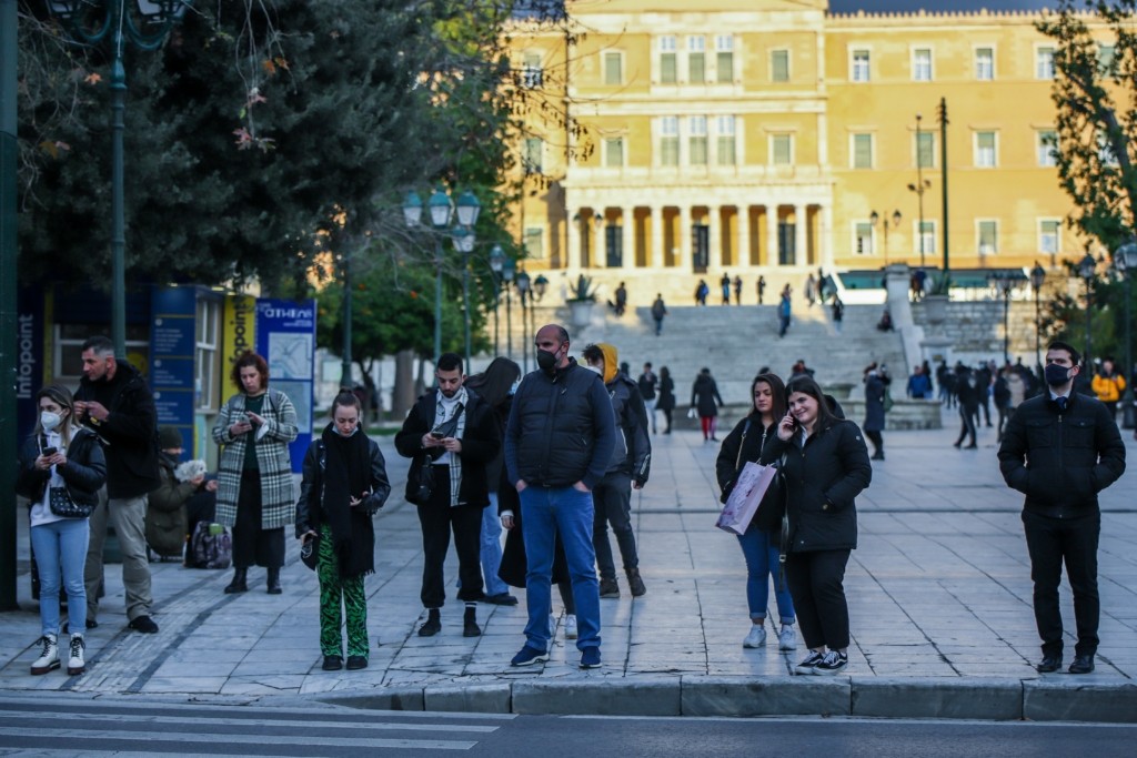 Τέλος το πρόστιμο για τους ανεμβολίαστους άνω των 60 από τον επόμενο μήνα (vid)