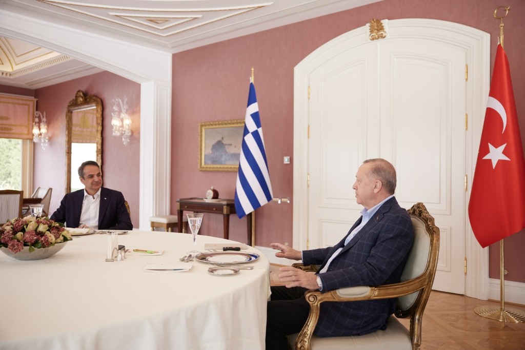 Ο διάλογος Μητσοτάκη – Ερντογάν πριν το γεύμα και το σχόλιο για τις γραβάτες (pics&vid)