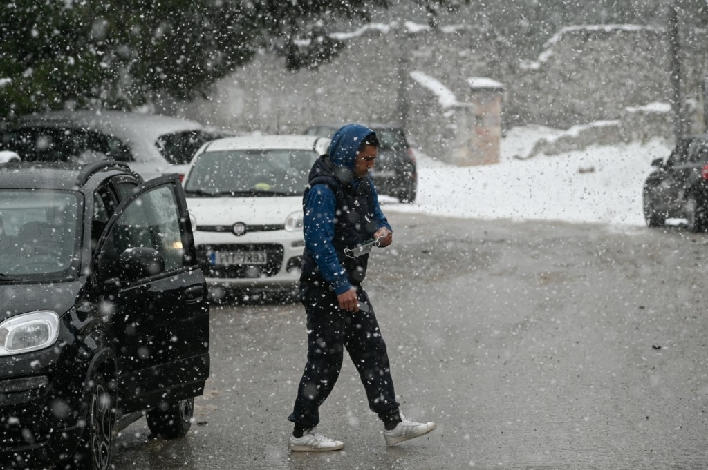 Έκτακτο δελτίο επιδείνωσης του καιρού – “Αγριεύουν” οι χιονοπτώσεις – Μέχρι Τετάρτη τα χιόνια στην Αθήνα