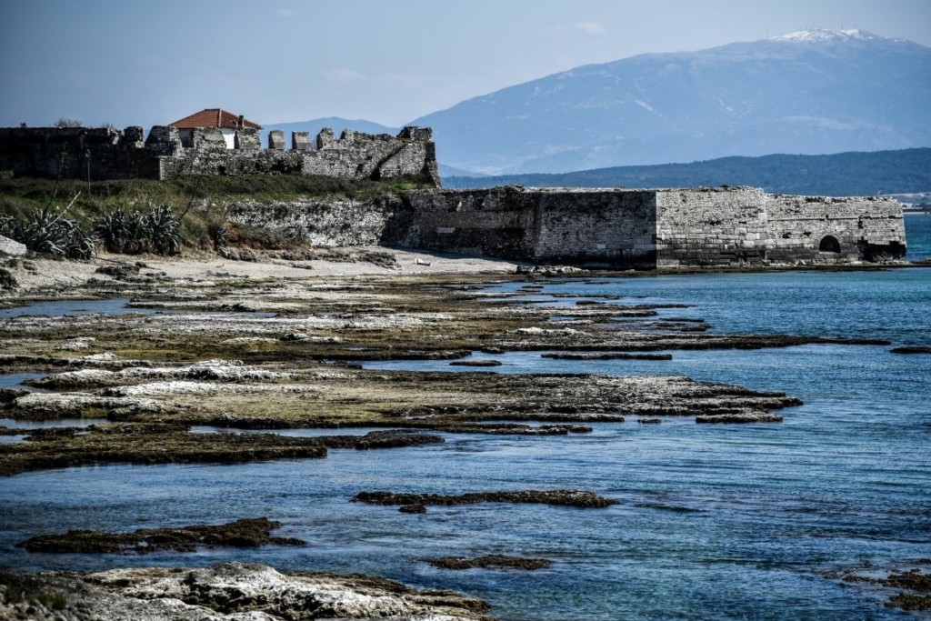Το φαινόμενο της άμπωτης εντυπωσιάζει στην Πρέβεζα – Τι είναι