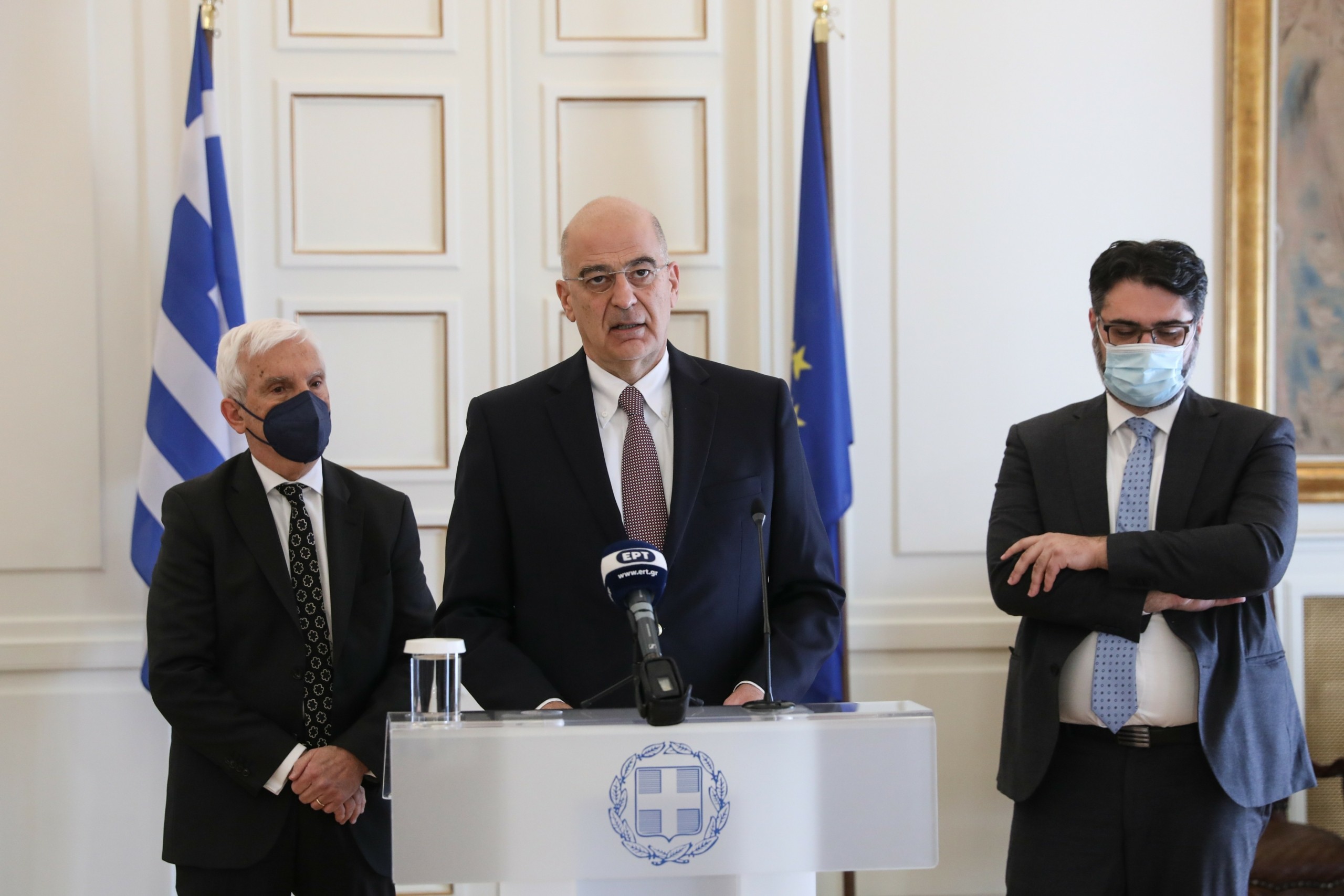 Ο Δένδιας θέλει να ηγηθεί ανθρωπιστικής αποστολής στη Μαριούπολη