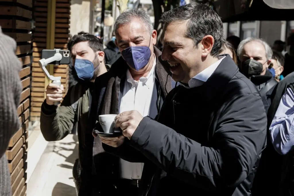 Ο Αλέξης Τσίπρας απασφάλισε από την αγορά του Αιγάλεω – “Οι πολίτες εδώ και 7 μήνες πληρώνουν 1,5 δισ. την ακρίβεια Μητσοτάκη”