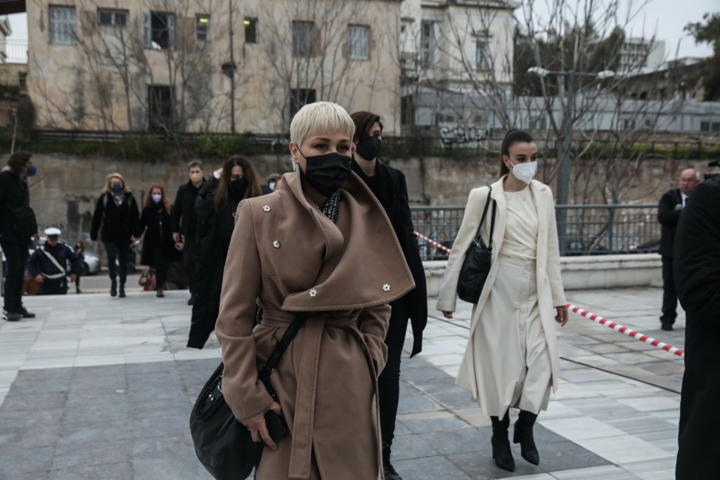 “Έσπασε” η Πηνελόπη Αναστασοπούλου στη δίκη Φιλιππίδη – Βγήκε από την αίθουσα ο πατέρας της