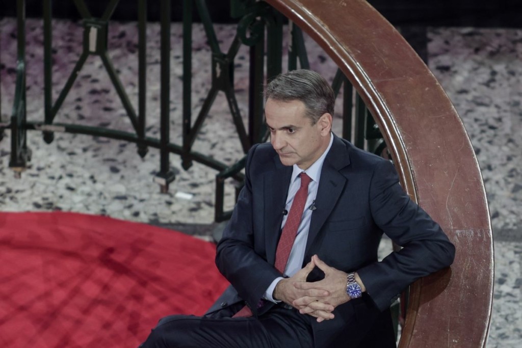 Στη φαρέτρα της κυβέρνησης η μείωση φόρου στα τρόφιμα – “Ξεκόβει” τα σενάρια περί αλλαγής του εκλογικού νόμου ο Μητσοτάκης