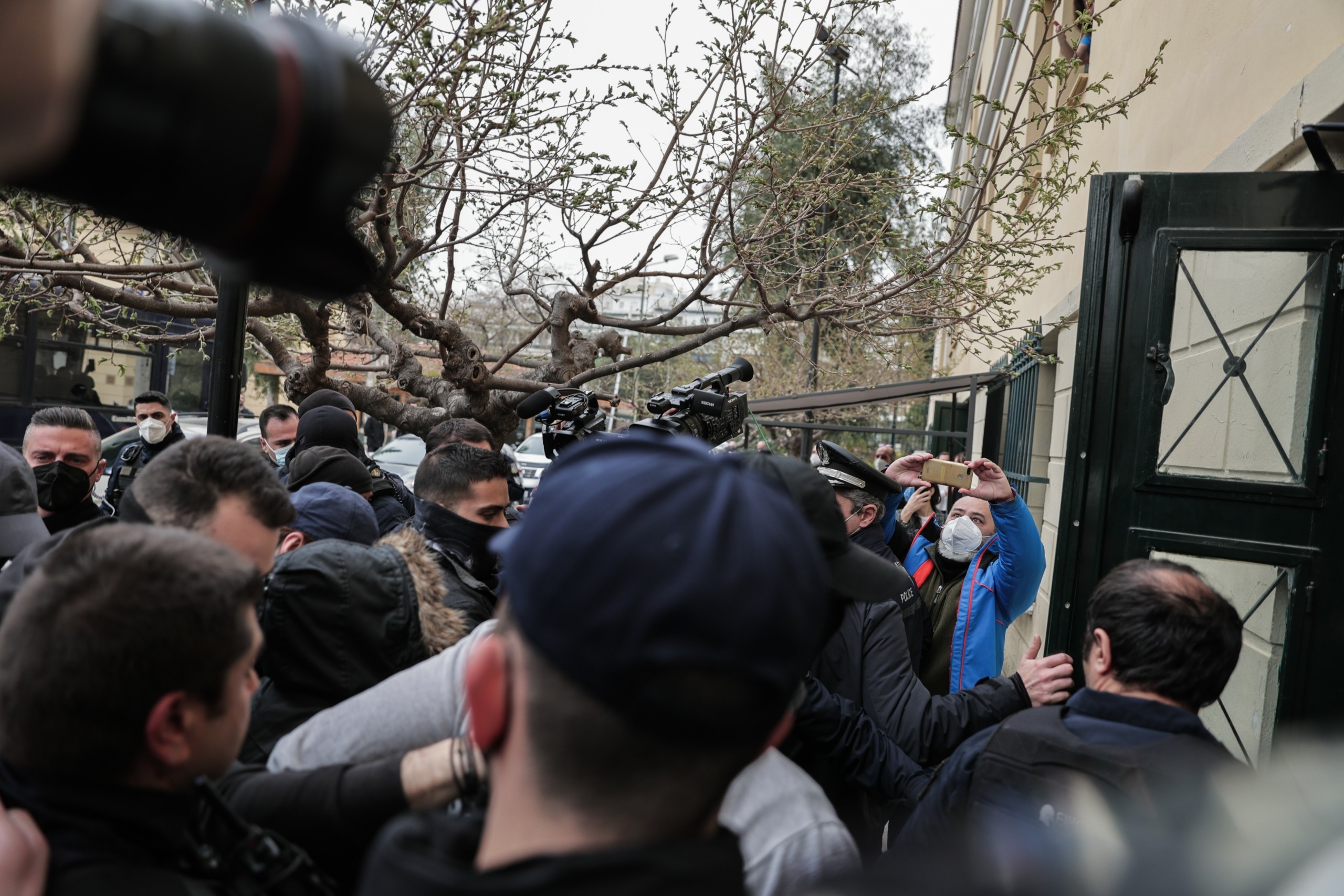 Μια “ευτυχισμένη” οικογένεια – Η μαρτυρία του ιδιοκτήτη ψητοπωλείου που πήγαιναν τα παιδιά με τη Ρούλα Πισπιρίγκου