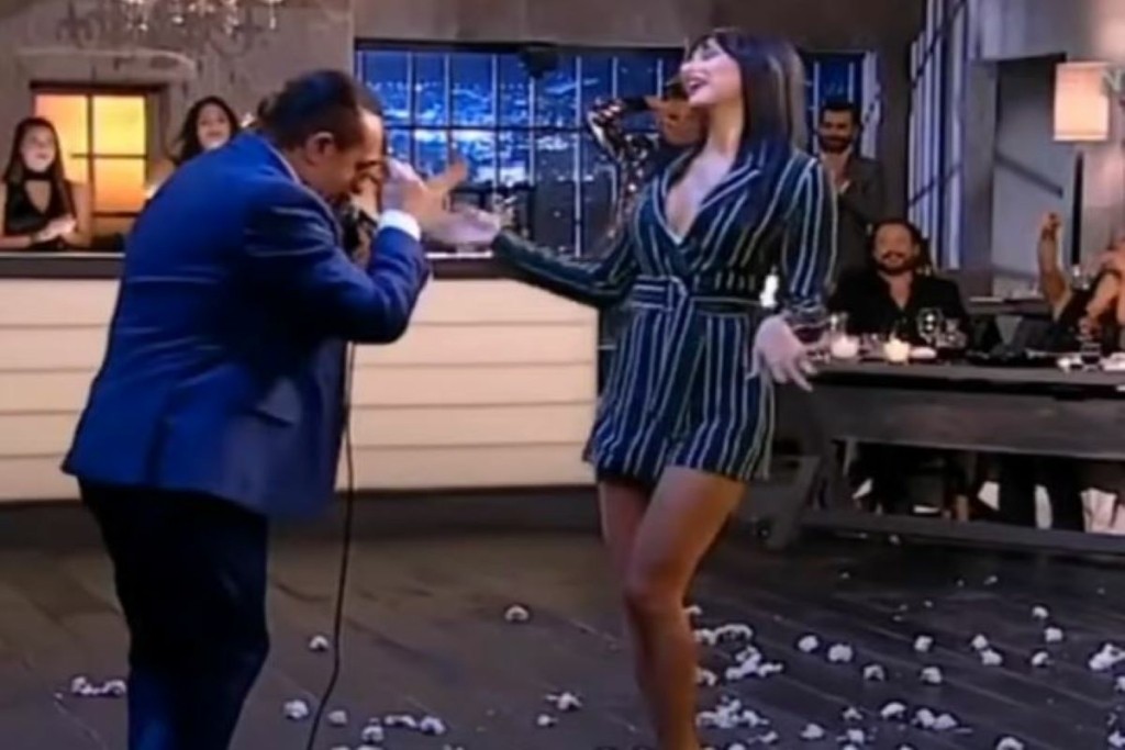 Όταν η Ναυσικά Παναγιωτακοπούλου λικνιζόταν αισθησιακά στην αγκαλιά του ΛεΠα – Το “καυτό” τσιφτετέλι με κατακόκκινες γόβες (vid)