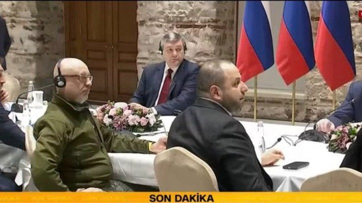 Οι συνομιλίες του Αμπράμοβιτς με Ερντογάν και Τσαβούσογλου πριν τις συνομιλίες- Δίπλα στο “δεξί χέρι” του Τούρκου Προέδρου ο ολιγάρχης